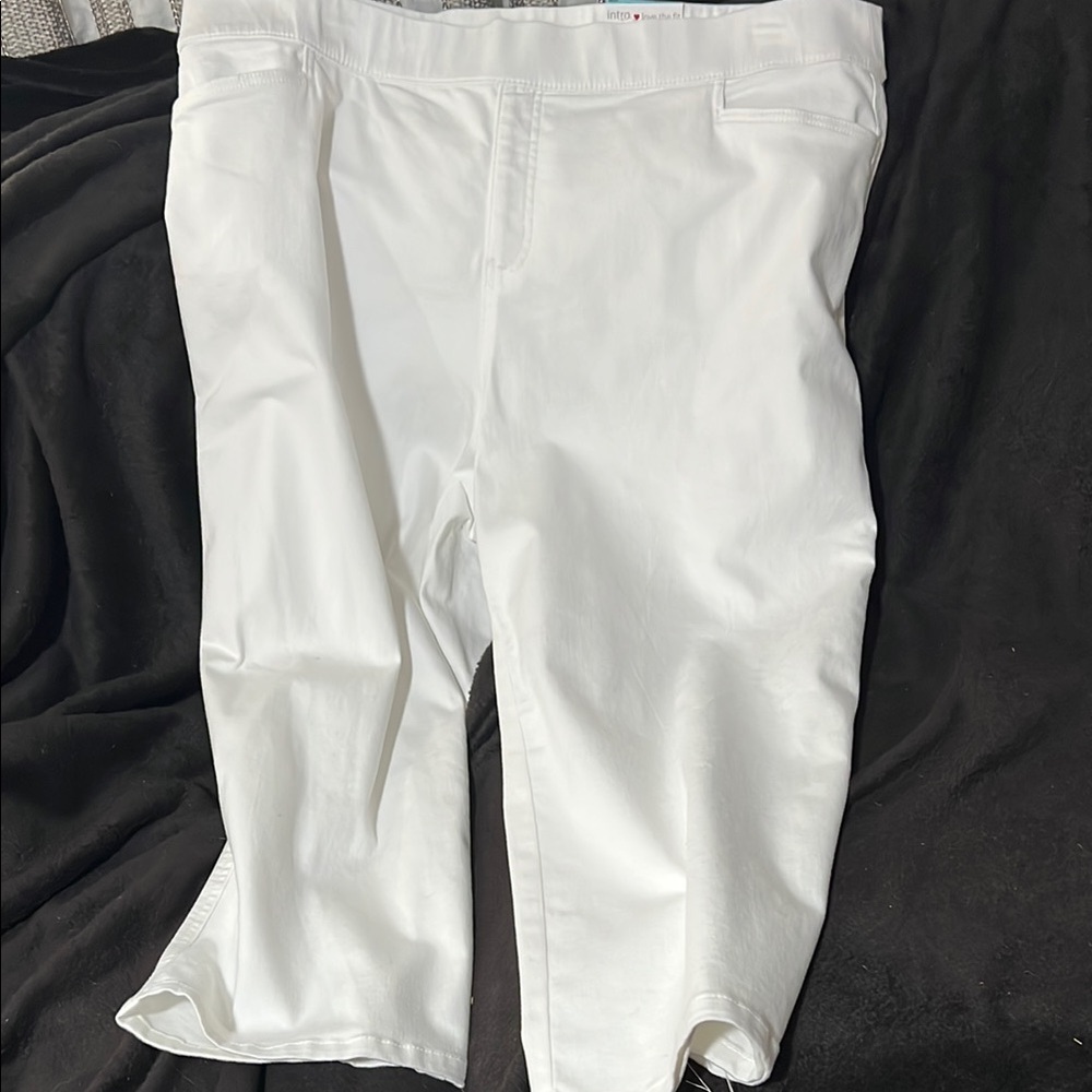 White Cropped Pants